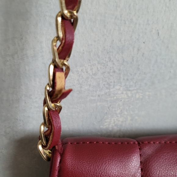 Bebe Chica Flap Crossbody Burgundy Gold Chain Strap Quilted Puffer Vegan Leather - Picture 11 of 13
